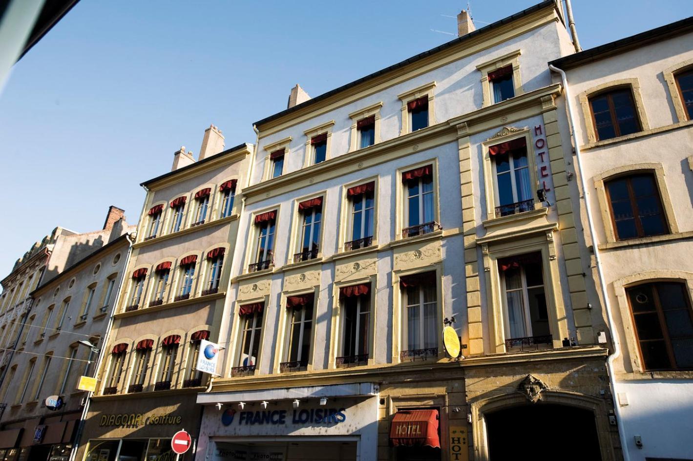 Logis-Hotel Des Oliviers Thionville Exterior photo