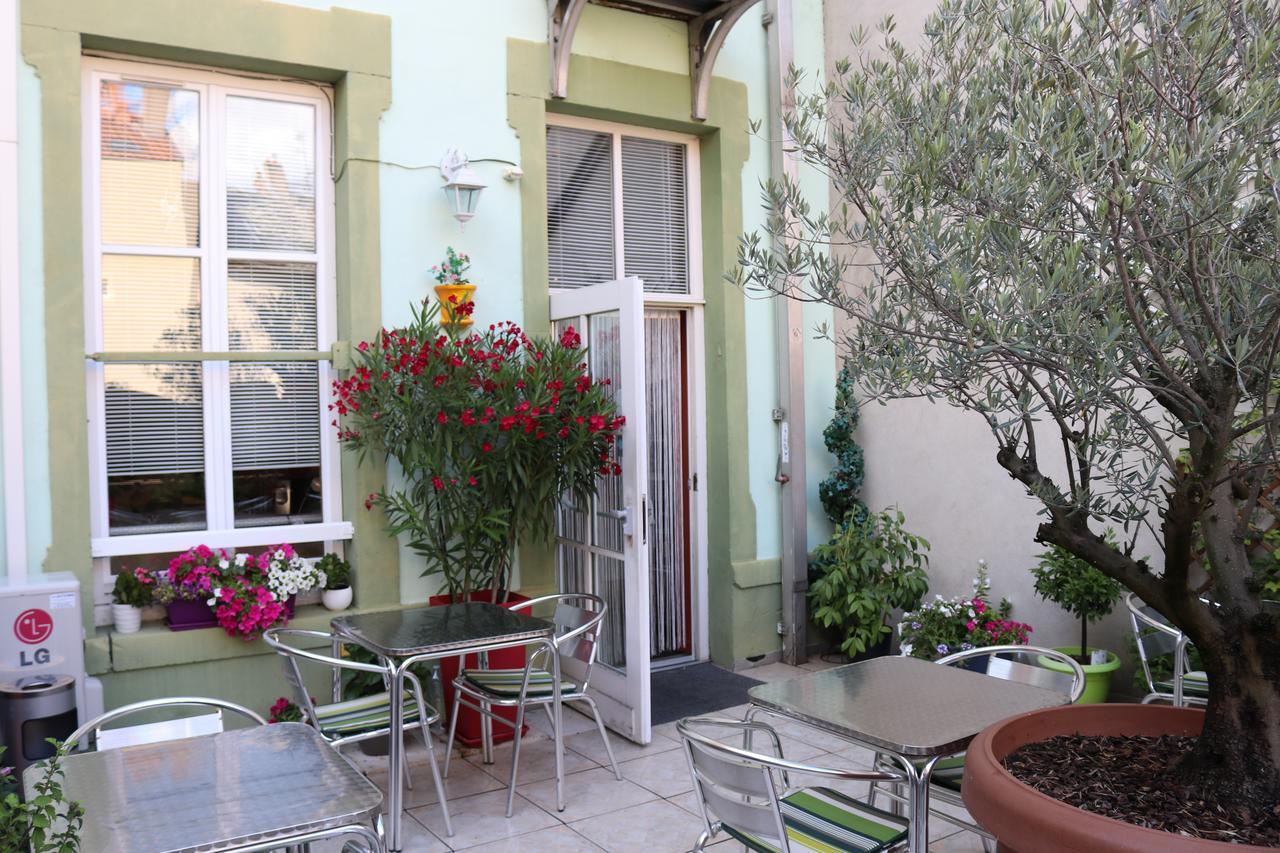 Logis-Hotel Des Oliviers Thionville Exterior photo