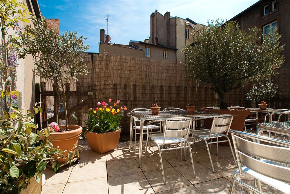 Logis-Hotel Des Oliviers Thionville Exterior photo
